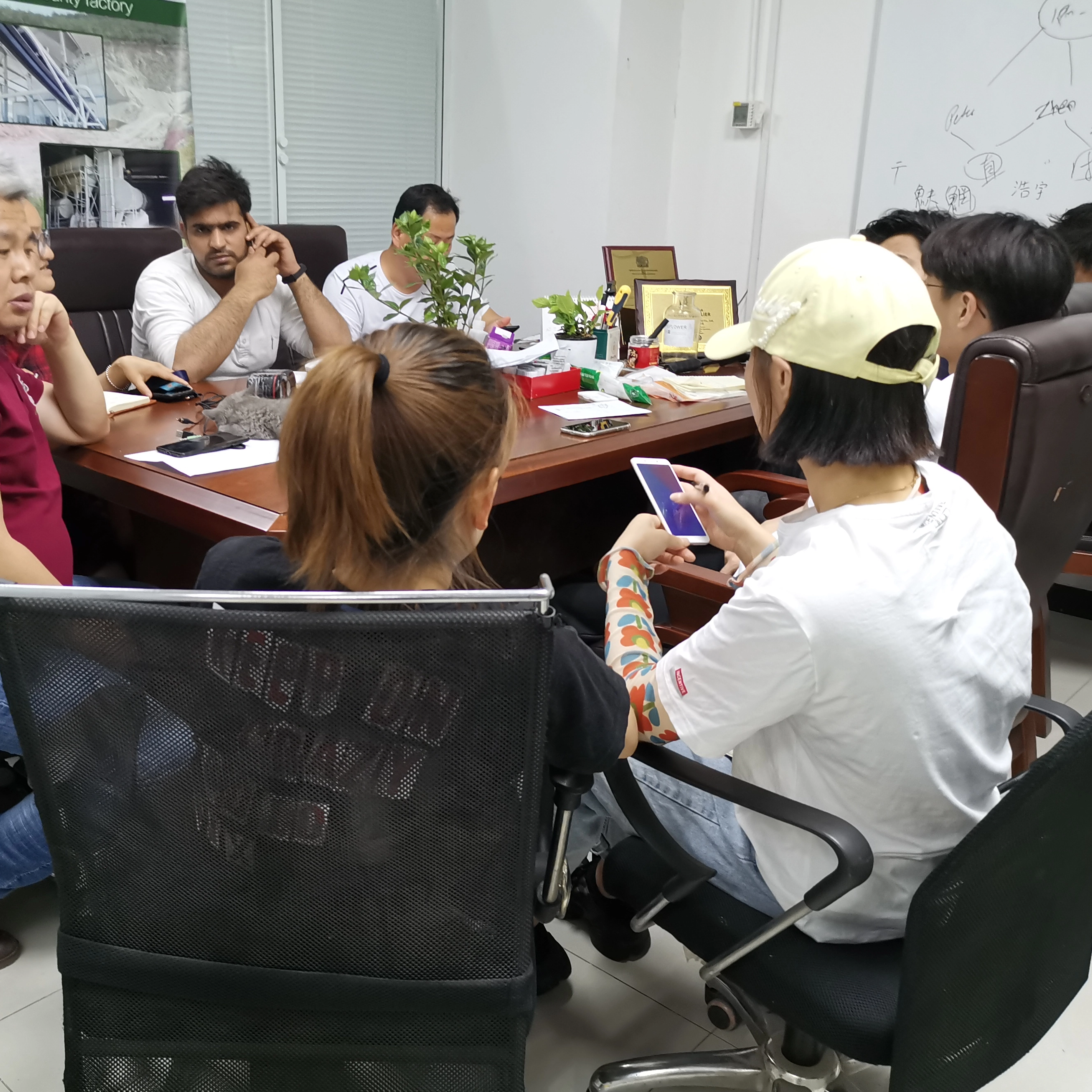 All staff at Hao'ao gathered for a meeting to review the recent sales performance